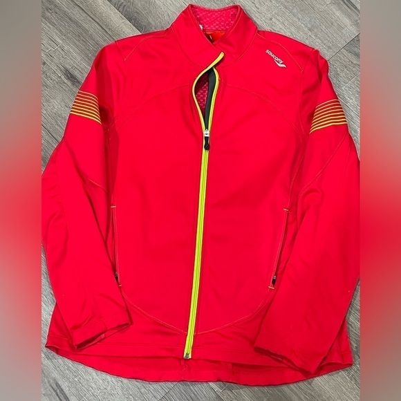 Women’s Medium Red Yellow SAUCONY Fitted Athleisure Running Workout Coat - Picture 1 of 7
